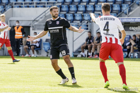 Muhamed Alawie (FSV Frankfurt) & Hendrik Starostzik (FC Gießen), FSV Frankfurt vs. FC Gießen, Frankfurt, PSD-Bank Arena, 19.9.2020