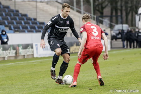 Leonhard von Schrötter (FSV Frankfurt) & Ken Martin Gipson (SG Sonnenhof Großaspach), FSV Frankfurt vs. SG Sonnenhof Großaspach, Frankfurt, PSD Bank Arena, 23.1.2021